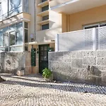 Coral Apartment By Olala Homes