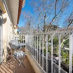 Coral Apartment By Olala Homes